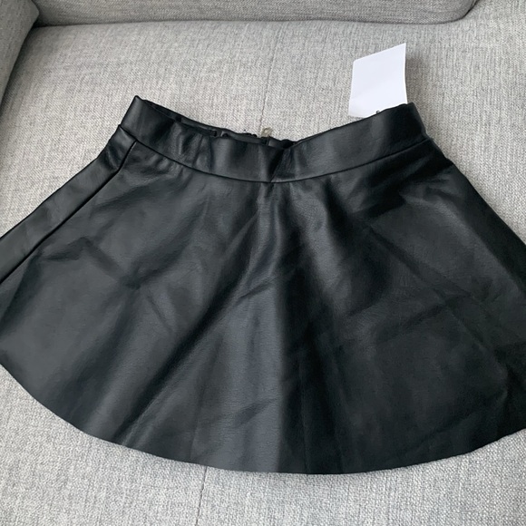 H@M NWT Black Skirt sz 2 - Picture 2 of 4